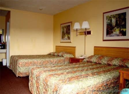 Fairview Inn & Suites Bagian luar foto